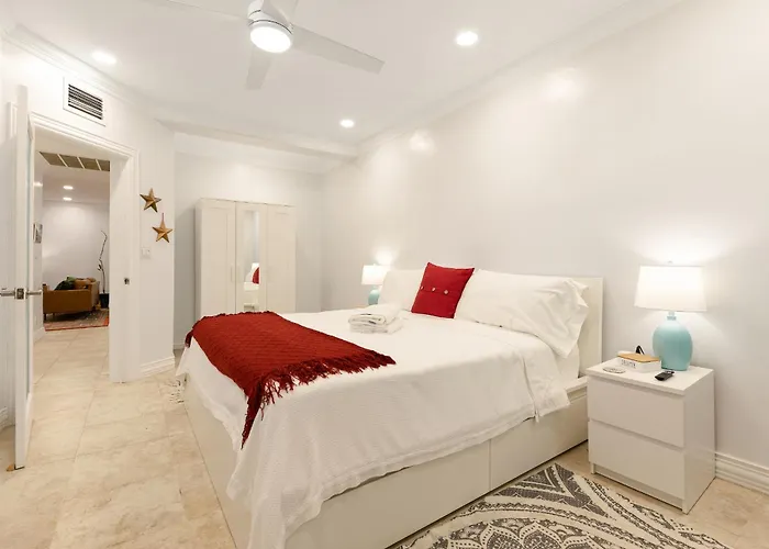 Island Gardens Family Escape, Pool & Car Included