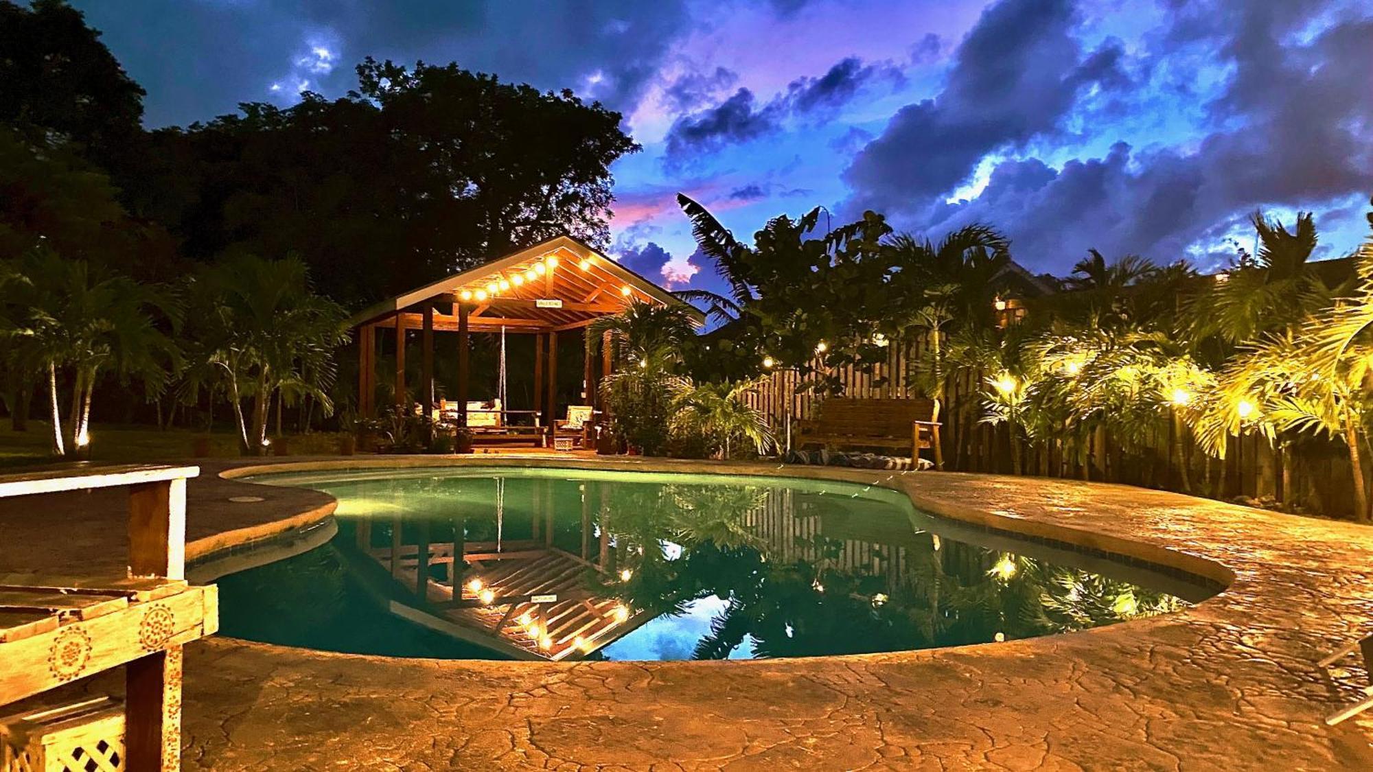 Island Gardens Family Escape, Pool & Car Included Apartment *
