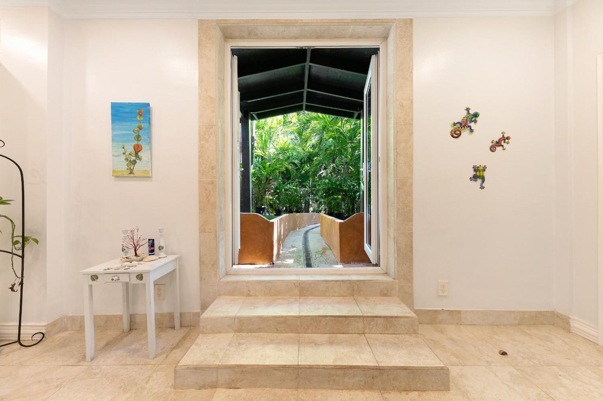 Island Gardens Family Escape, Pool & Car Included