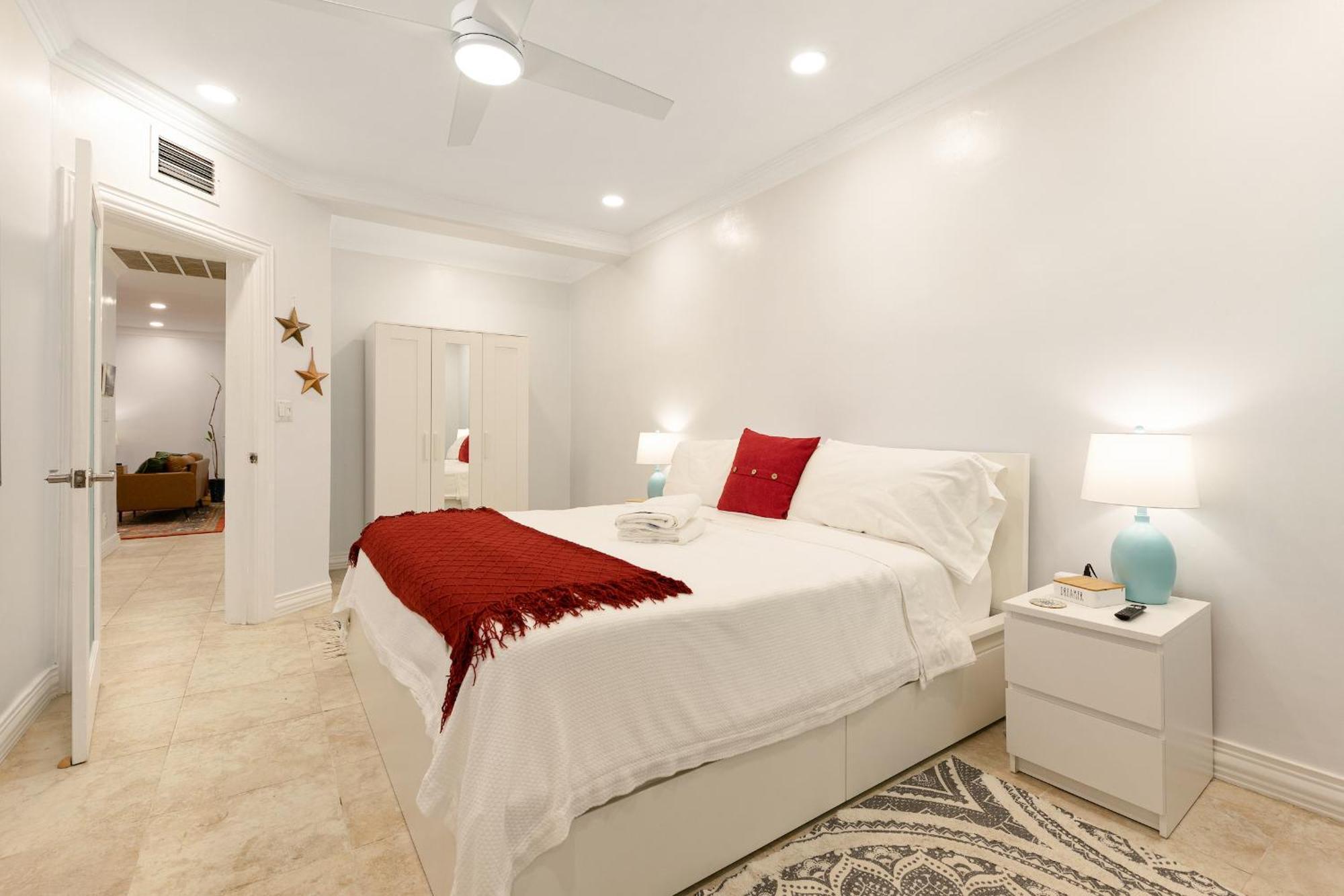 Island Gardens Family Escape, Pool & Car Included Apartment