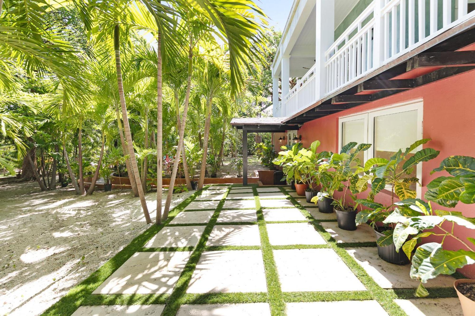 Island Gardens Family Escape, Pool & Car Included Apartment Nassau